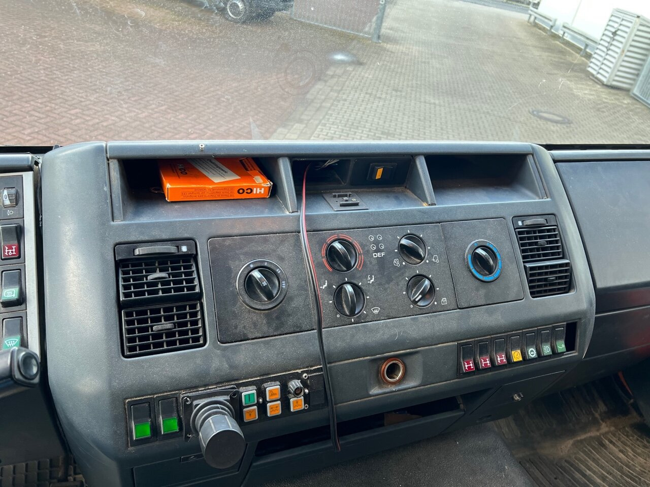 MAN 14.225 LAK 4x4 BB Doka 14.225 LAK 4x4 BB Doka, Winterdienstausstattung - Kipper vrachtwagen: afbeelding 4 MAN 14.225 LAK 4x4 BB Doka 14.225 LAK 4x4 BB Doka, Winterdienstausstattung - Kipper vrachtwagen: afbeelding 4
