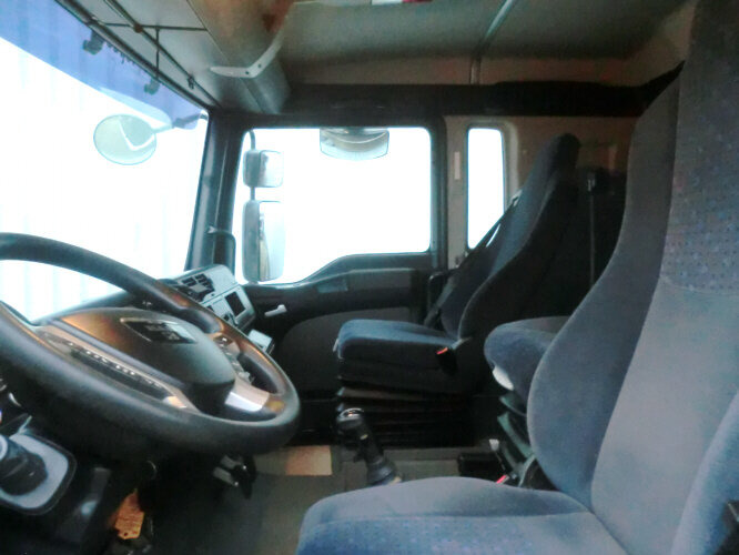 Interieur foto 1: Leasing MAN TGA 18.350 4x2 LL TGA 18.350 4x2 LL, Fahrschule MAN TGA 18.350 4x2 LL TGA 18.350 4x2 LL, Fahrschule
