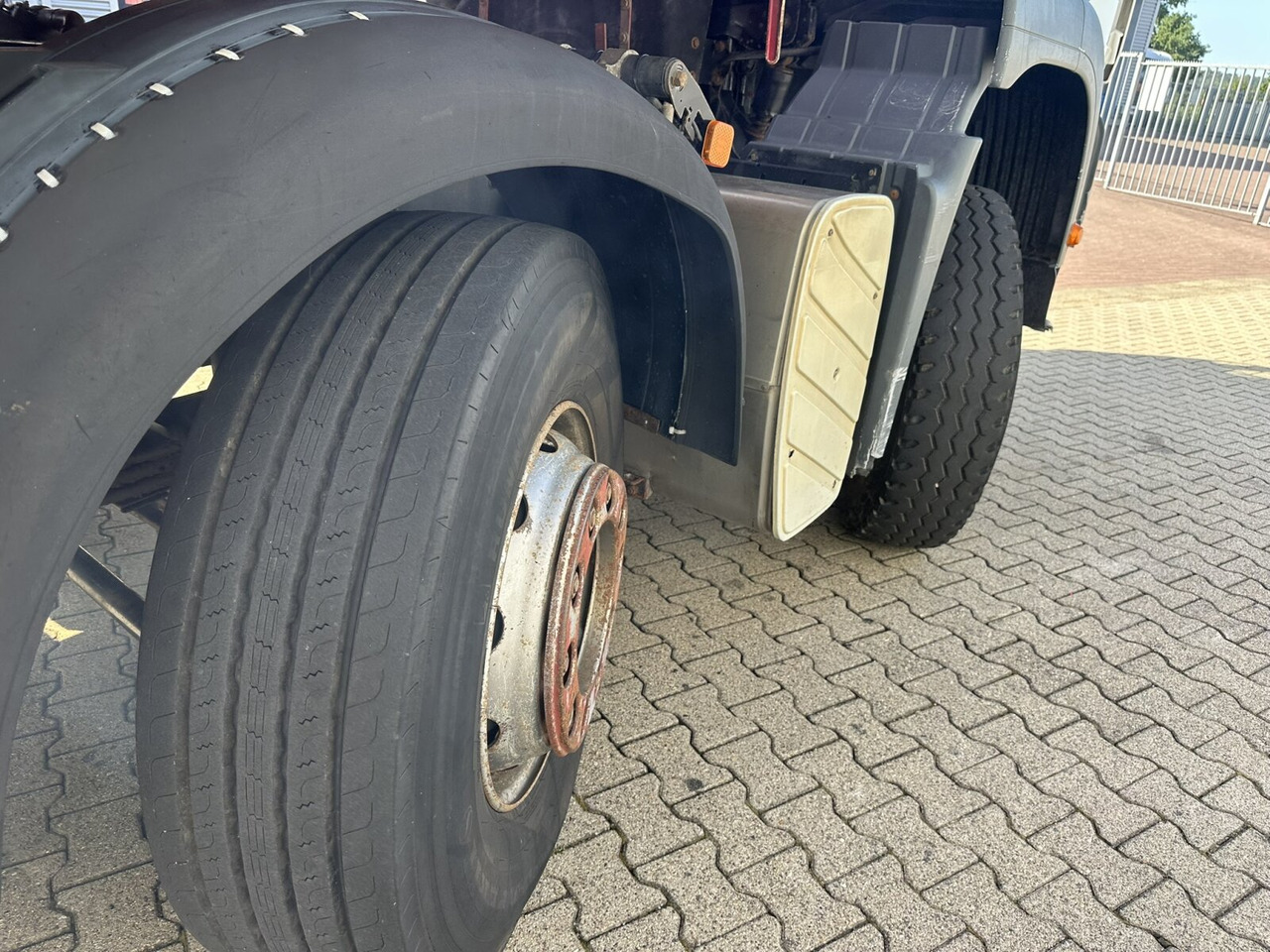 MAN TGA 35.400 8x4 BB TGA 35.400 8x4 BB - Kipper vrachtwagen: afbeelding 2 MAN TGA 35.400 8x4 BB TGA 35.400 8x4 BB - Kipper vrachtwagen: afbeelding 2