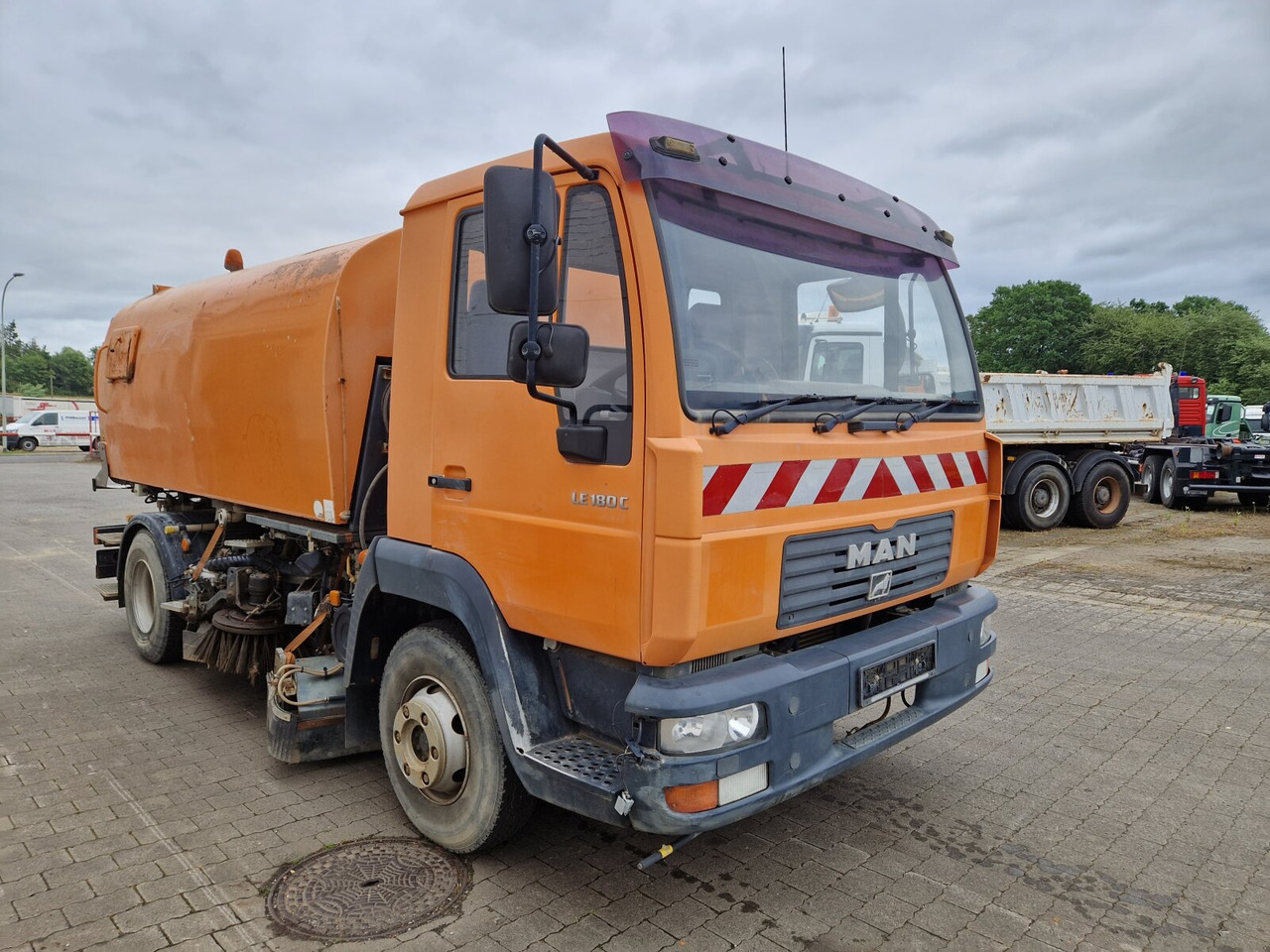 MAN TGL 12.180 TGL 12.180 , Bucher Kehrmaschine CF 50 - Veegwagen: afbeelding 1 MAN TGL 12.180 TGL 12.180 , Bucher Kehrmaschine CF 50 - Veegwagen: afbeelding 1