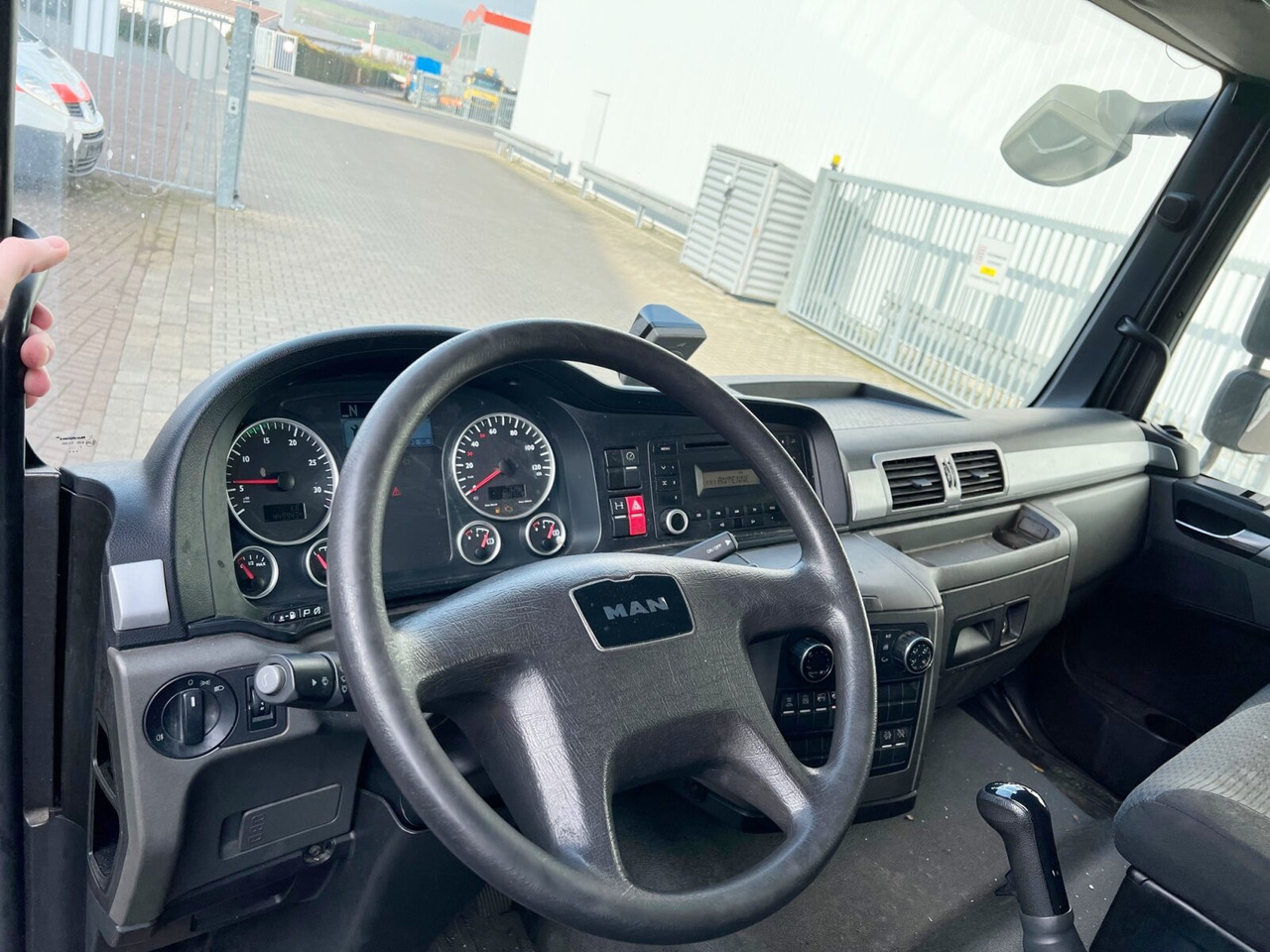 MAN TGL 12.250/340 4X2 BL TGL 12.250/340 4X2 BL mit Dhollandia LBW, 42 cbm - Bakwagen: afbeelding 4 MAN TGL 12.250/340 4X2 BL TGL 12.250/340 4X2 BL mit Dhollandia LBW, 42 cbm - Bakwagen: afbeelding 4