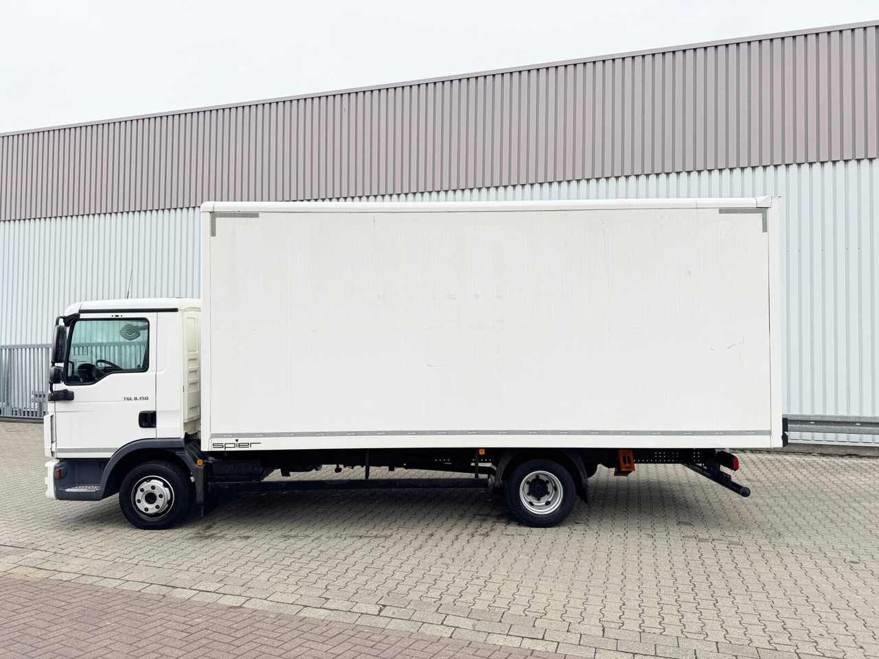 MAN TGL 8.150 4x2 BL TGL 8.150 4x2 BL, Möbelkoffer mit Rolltor - Bakwagen: afbeelding 2 MAN TGL 8.150 4x2 BL TGL 8.150 4x2 BL, Möbelkoffer mit Rolltor - Bakwagen: afbeelding 2
