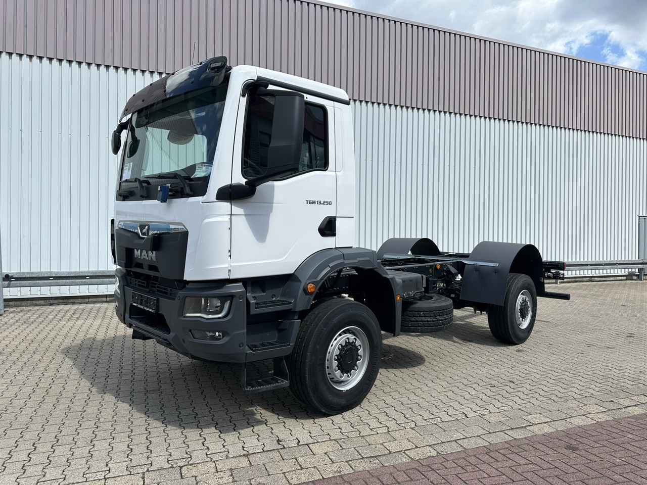 MAN TGM 13.250 4x4 BB CH TGM 13.250 4x4 BB CH, Only Export - Chassis vrachtwagen: afbeelding 1 MAN TGM 13.250 4x4 BB CH TGM 13.250 4x4 BB CH, Only Export - Chassis vrachtwagen: afbeelding 1