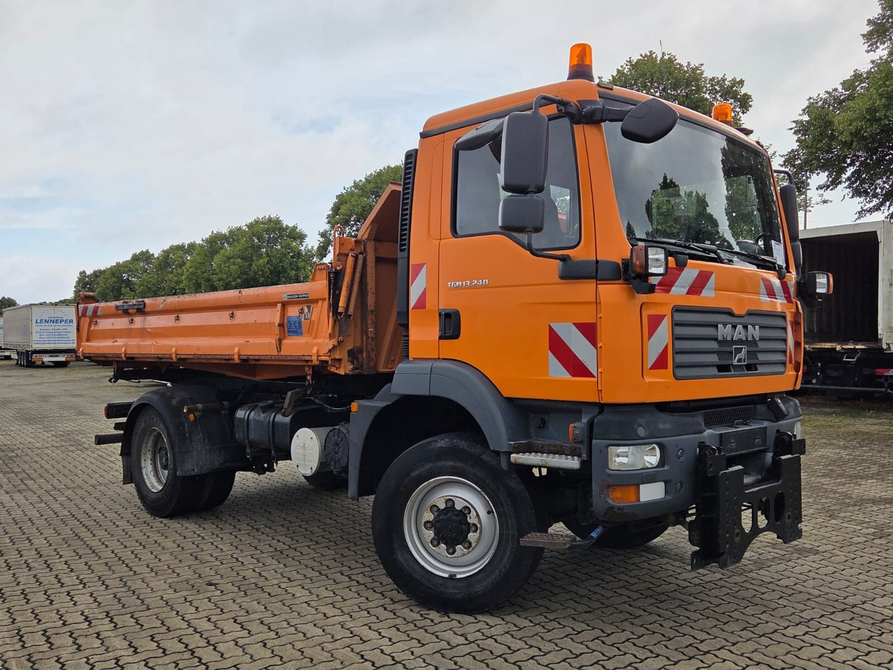 MAN TGM 15.240 4X4 BL TGM 15.240 4X4 BL, Winterdienstausstattung - Kipper vrachtwagen: afbeelding 1 MAN TGM 15.240 4X4 BL TGM 15.240 4X4 BL, Winterdienstausstattung - Kipper vrachtwagen: afbeelding 1