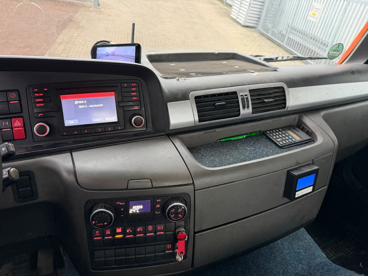 MAN TGM 18.290 4x2 BB TGM 18.290 4x2 BB, Tele-Absetzer - Portaalarmsysteem vrachtwagen: afbeelding 4 MAN TGM 18.290 4x2 BB TGM 18.290 4x2 BB, Tele-Absetzer - Portaalarmsysteem vrachtwagen: afbeelding 4