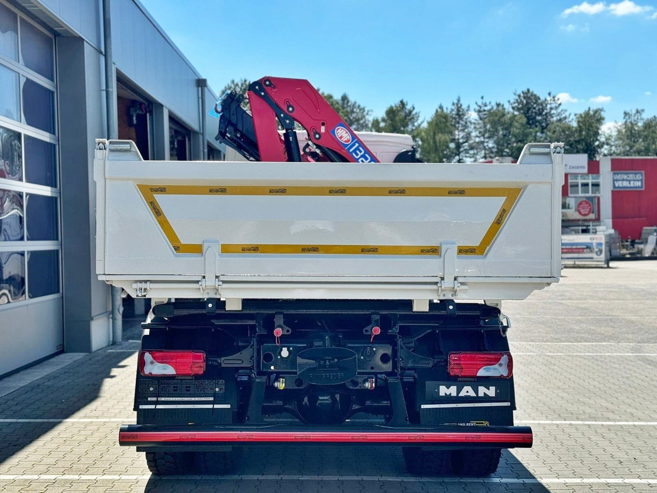 MAN TGM 18.320 4x2 TGM 18.320 4x2, Kran HMF 1320 K3, Funk - Kipper vrachtwagen, Kraanwagen: afbeelding 2 MAN TGM 18.320 4x2 TGM 18.320 4x2, Kran HMF 1320 K3, Funk - Kipper vrachtwagen, Kraanwagen: afbeelding 2