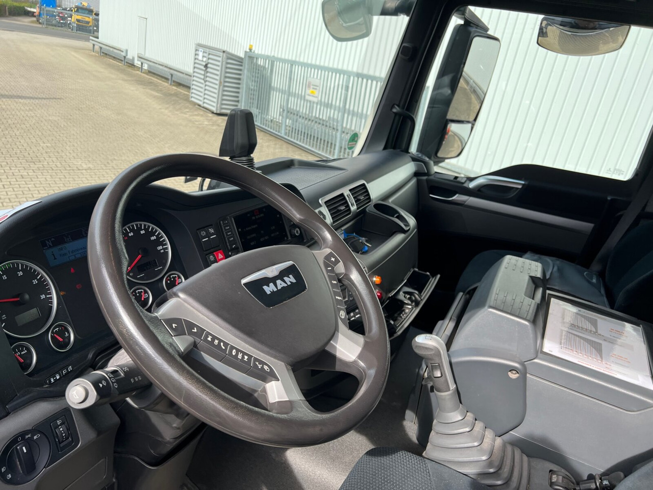 MAN TGS 26.360/400 6x2-4 BL TGS 26.360/400 6x2-4 BL, Lenk-/Lift, Kran Atlas AK 206.3E A5, Funk - Kraanwagen, Vrachtwagen met open laadbak: afbeelding 3 MAN TGS 26.360/400 6x2-4 BL TGS 26.360/400 6x2-4 BL, Lenk-/Lift, Kran Atlas AK 206.3E A5, Funk - Kraanwagen, Vrachtwagen met open laadbak: afbeelding 3