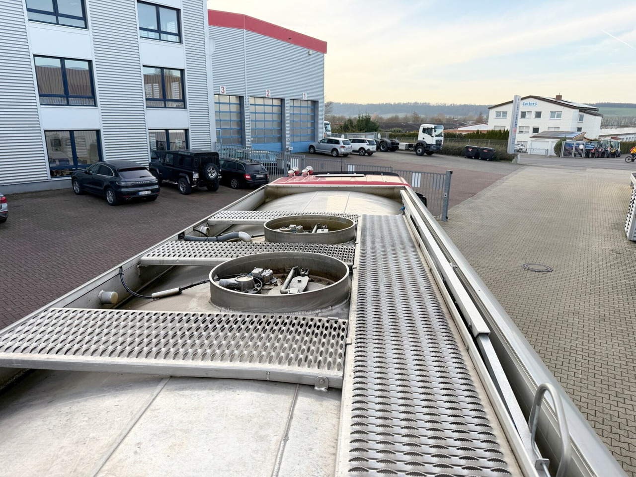 MAN TGS 26.400 6x2-4 LL TGS 26.400 6x2-4 LL, Lenk-/Lift, Navi, ADR, Esterer Tank ca. 19270l, 2 Kammern, Funk - Tankwagen: afbeelding 4 MAN TGS 26.400 6x2-4 LL TGS 26.400 6x2-4 LL, Lenk-/Lift, Navi, ADR, Esterer Tank ca. 19270l, 2 Kammern, Funk - Tankwagen: afbeelding 4