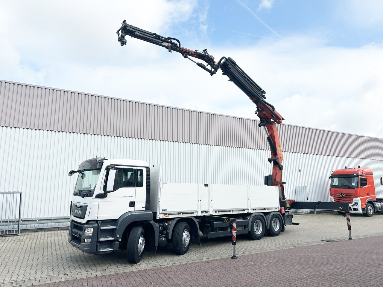 MAN TGS 35.440 8x4 BL TGS 35.440 8x4 BL, Navi, Heckkran Palfinger PK42002 SH-F + Jip PJ 060 B, 24,9m-730kg, Funk - Kraanwagen, Vrachtwagen met open laadbak: afbeelding 1 MAN TGS 35.440 8x4 BL TGS 35.440 8x4 BL, Navi, Heckkran Palfinger PK42002 SH-F + Jip PJ 060 B, 24,9m-730kg, Funk - Kraanwagen, Vrachtwagen met open laadbak: afbeelding 1