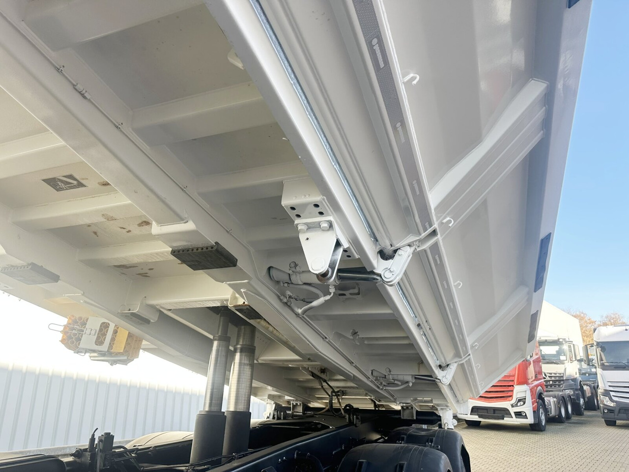 MAN TGS 35.460 8X4 BB TGS 35.460 8X4 BB, Meiller Bordmatik 13m³ - Kipper vrachtwagen: afbeelding 2 MAN TGS 35.460 8X4 BB TGS 35.460 8X4 BB, Meiller Bordmatik 13m³ - Kipper vrachtwagen: afbeelding 2