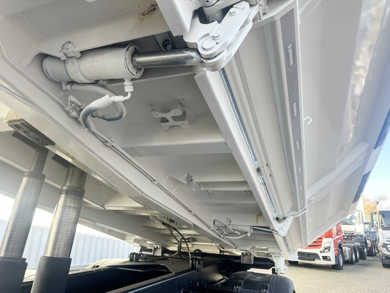 MAN TGS 35.460 8X4 BB TGS 35.460 8X4 BB, Meiller Bordmatik 13m³ - Kipper vrachtwagen: afbeelding 3 MAN TGS 35.460 8X4 BB TGS 35.460 8X4 BB, Meiller Bordmatik 13m³ - Kipper vrachtwagen: afbeelding 3