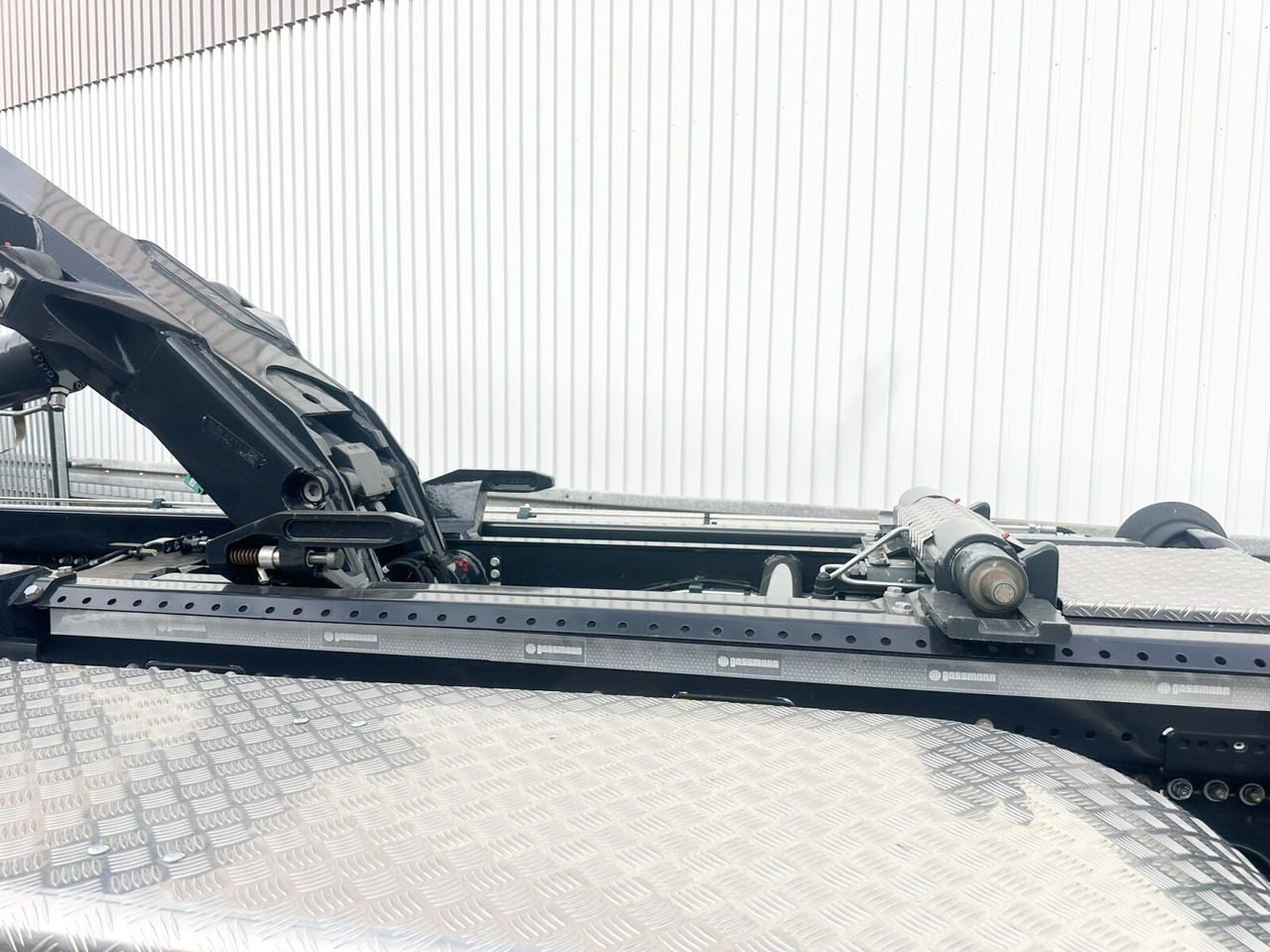 MAN TGS 35.480 8X4 BL TGS 35.480 8X4 BL, Intarder, Kran HMF 3220-K6, 4-fach Abstützung, Funk - Haakarmsysteem vrachtwagen, Kraanwagen: afbeelding 5 MAN TGS 35.480 8X4 BL TGS 35.480 8X4 BL, Intarder, Kran HMF 3220-K6, 4-fach Abstützung, Funk - Haakarmsysteem vrachtwagen, Kraanwagen: afbeelding 5