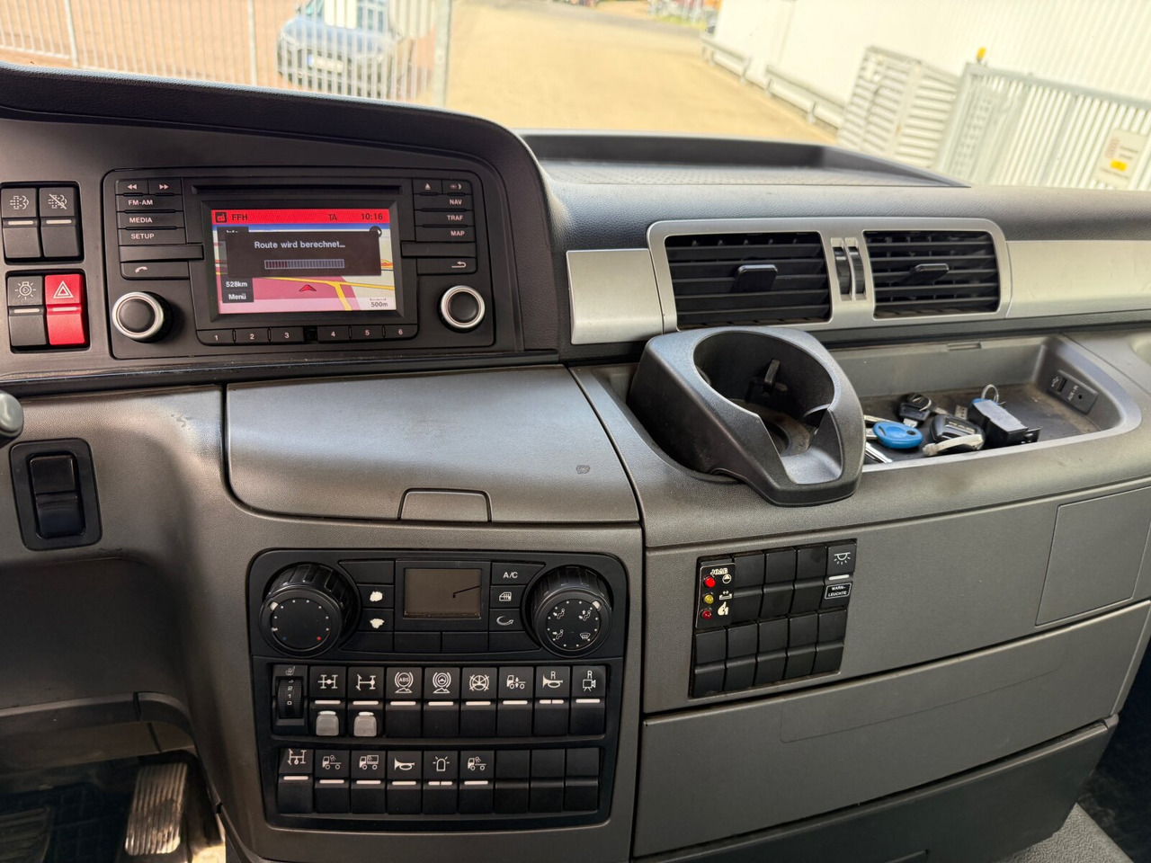 MAN TGS 35.480 8x4 BL TGS 35.480 8x4 BL, PriTarder, Navi - Haakarmsysteem vrachtwagen: afbeelding 5 MAN TGS 35.480 8x4 BL TGS 35.480 8x4 BL, PriTarder, Navi - Haakarmsysteem vrachtwagen: afbeelding 5