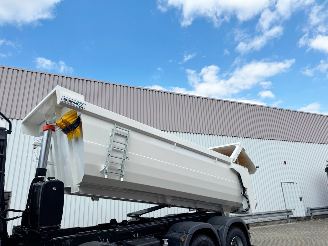 MAN TGS 41.440/480 8x4 BB TGS 41.440/480 8x4 BB, Mulde ca. 16m³ mit hydraulischer Heckklappe, mehrfach VORHANDEN - Chassis vrachtwagen: afbeelding 2 MAN TGS 41.440/480 8x4 BB TGS 41.440/480 8x4 BB, Mulde ca. 16m³ mit hydraulischer Heckklappe, mehrfach VORHANDEN - Chassis vrachtwagen: afbeelding 2