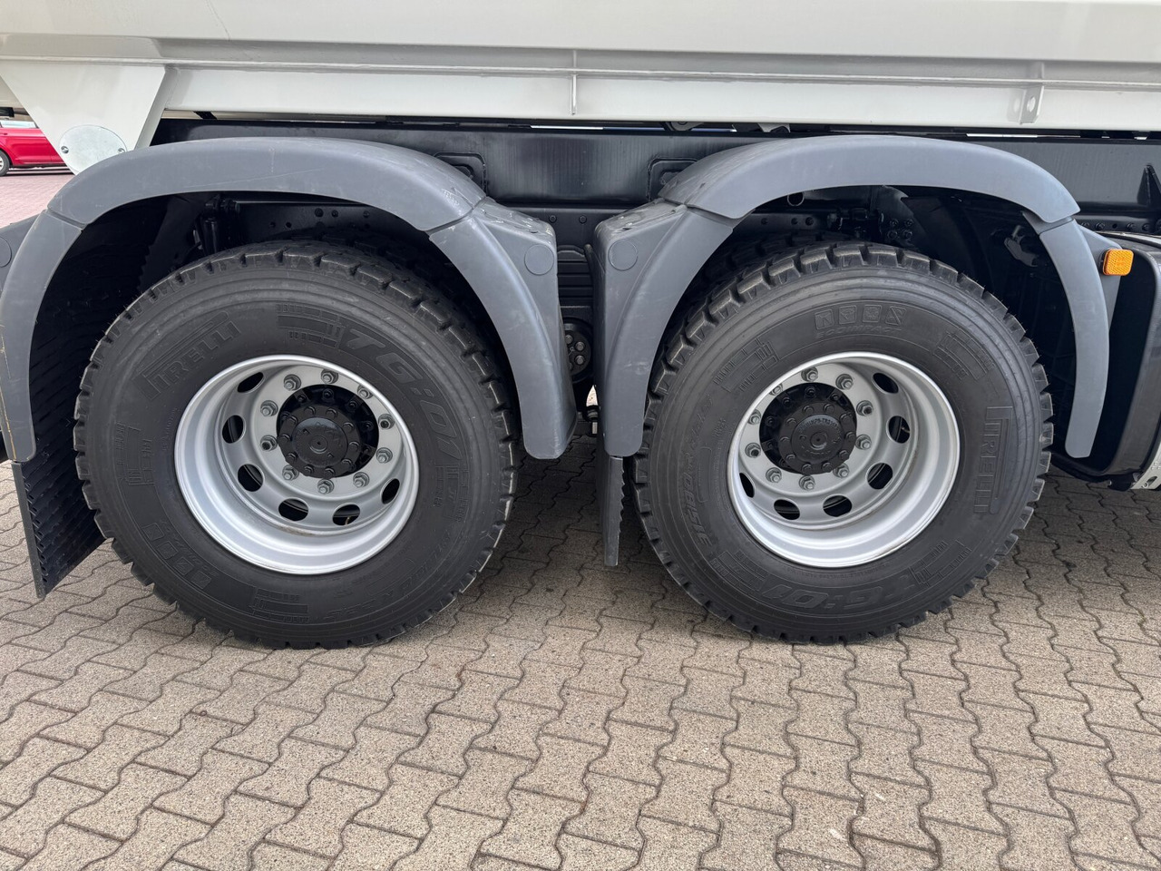 MAN TGS 41.440/480 8x4 BB TGS 41.440/480 8x4 BB, Mulde ca. 16m³ mit hydraulischer Heckklappe, mehrfach VORHANDEN - Chassis vrachtwagen: afbeelding 4 MAN TGS 41.440/480 8x4 BB TGS 41.440/480 8x4 BB, Mulde ca. 16m³ mit hydraulischer Heckklappe, mehrfach VORHANDEN - Chassis vrachtwagen: afbeelding 4