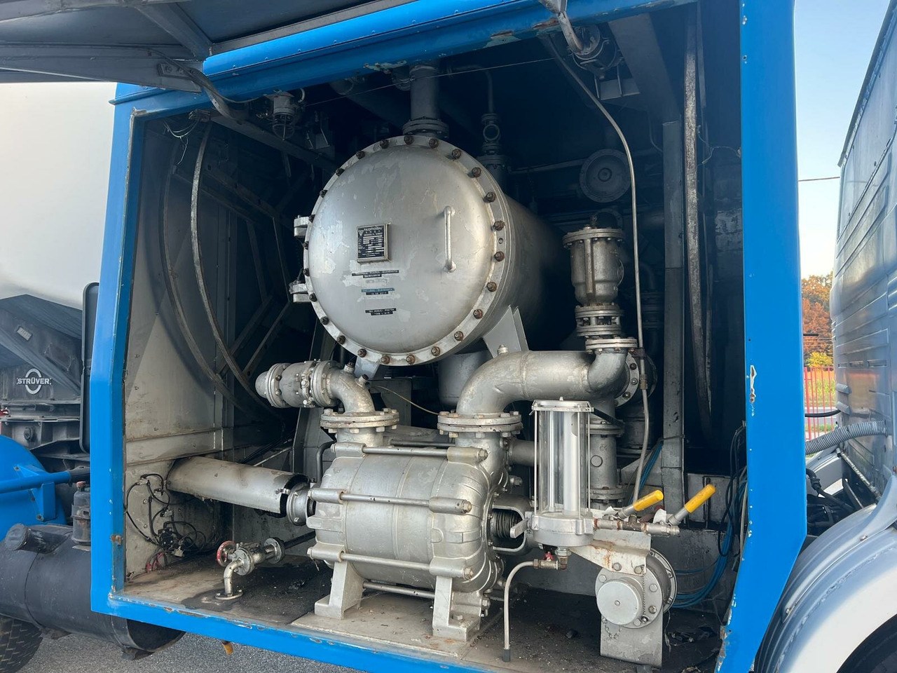 Mercedes-Benz 1923 4x2 Tankwagenzug für Kerosin 40.000l 1923 4x2 Tankwagenzug für Kerosin 40.000l - Tankwagen: afbeelding 5 Mercedes-Benz 1923 4x2 Tankwagenzug für Kerosin 40.000l 1923 4x2 Tankwagenzug für Kerosin 40.000l - Tankwagen: afbeelding 5