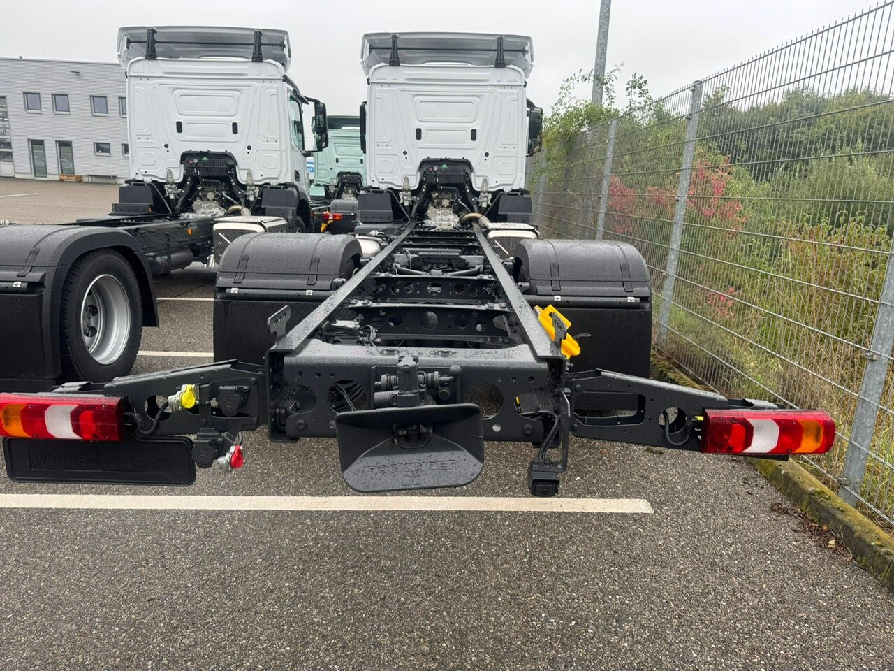 Mercedes-Benz Actros 1827/30 L 4x2 Actros 1827/30 L 4x2, Gardine, LBW - Vrachtwagen met open laadbak: afbeelding 2 Mercedes-Benz Actros 1827/30 L 4x2 Actros 1827/30 L 4x2, Gardine, LBW - Vrachtwagen met open laadbak: afbeelding 2