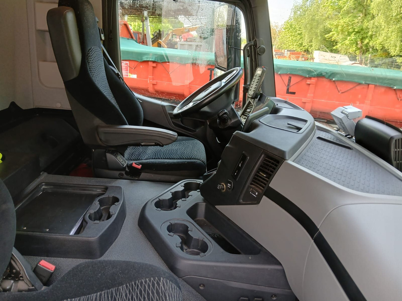 Mercedes-Benz Actros 1832 L 4x2 Actros 1832 L 4x2, Navi, MultimediaCockpit, Funk - Portaalarmsysteem vrachtwagen: afbeelding 4 Mercedes-Benz Actros 1832 L 4x2 Actros 1832 L 4x2, Navi, MultimediaCockpit, Funk - Portaalarmsysteem vrachtwagen: afbeelding 4