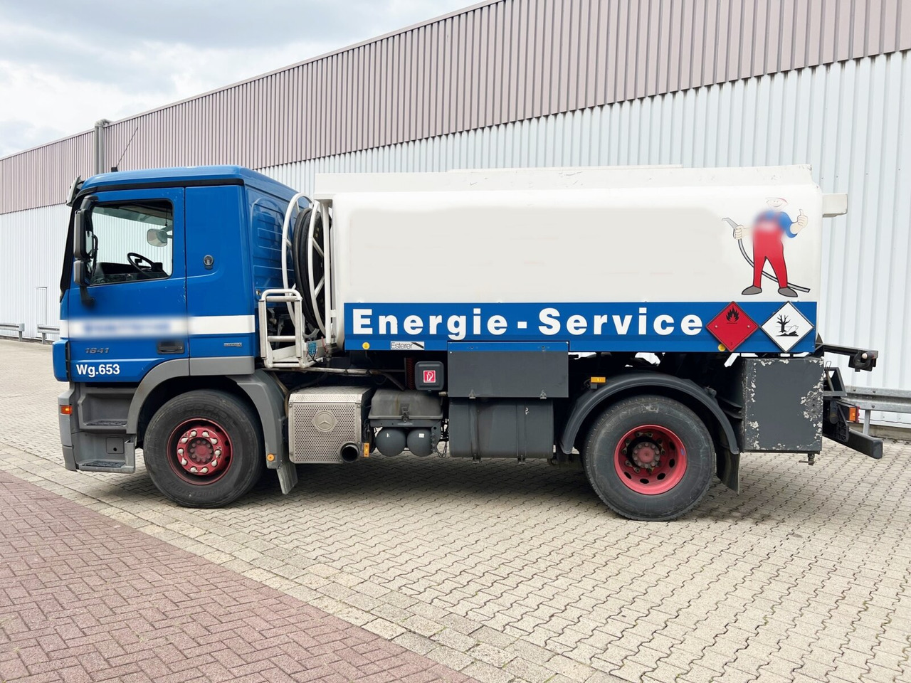 Mercedes-Benz Actros 1841 L 4x2 Actros 1841 L 4x2, Esterer-Tankaufbau, 3 Kammern, 14.000l, ADR - Tankwagen: afbeelding 4 Mercedes-Benz Actros 1841 L 4x2 Actros 1841 L 4x2, Esterer-Tankaufbau, 3 Kammern, 14.000l, ADR - Tankwagen: afbeelding 4