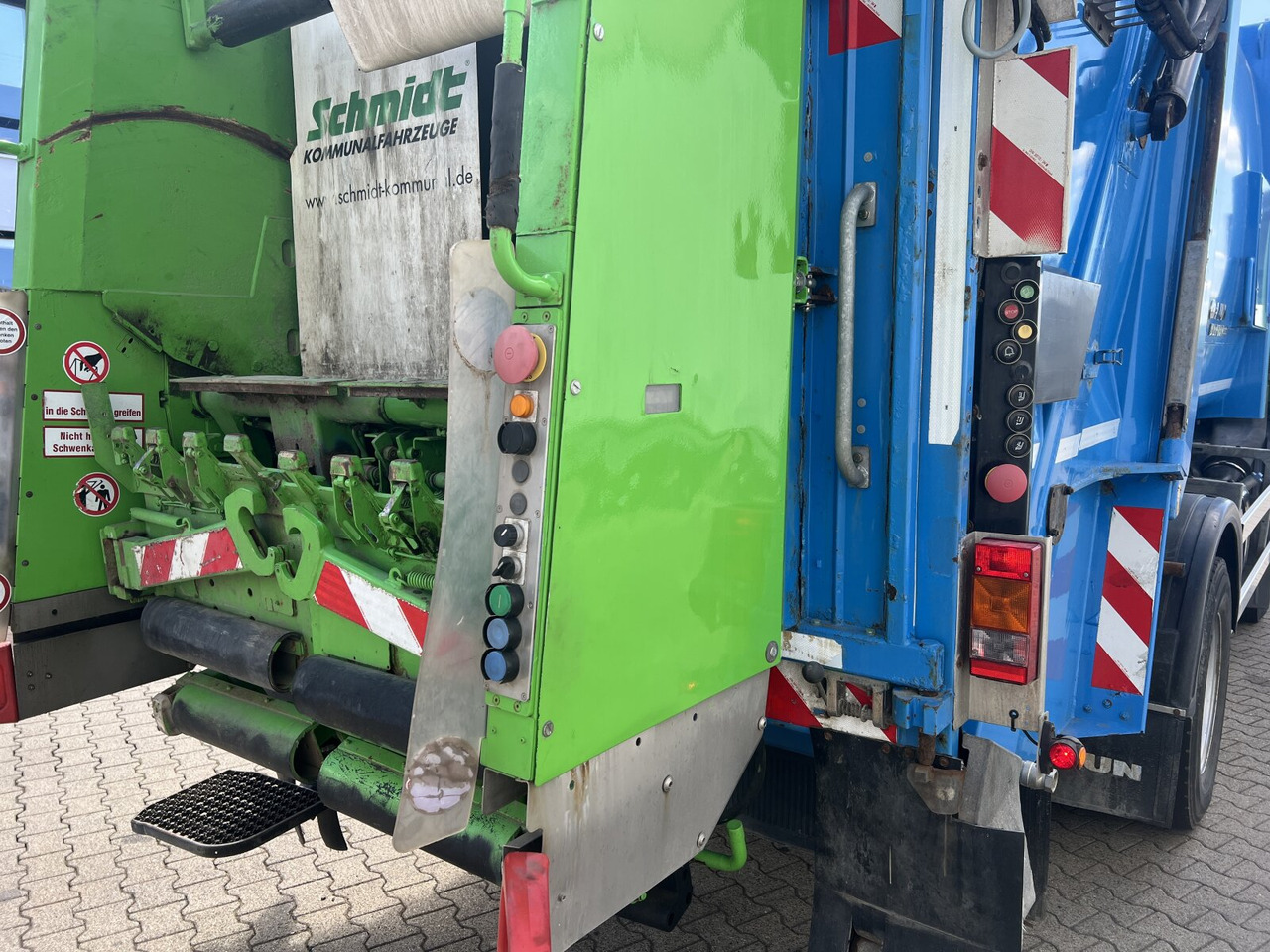 Mercedes-Benz Actros 2032 LA 4x4 Actros 2032 LA 4x4, Faun Variopress 310 ca. 10m³, Zöller Schüttung - Vuilniswagen: afbeelding 3 Mercedes-Benz Actros 2032 LA 4x4 Actros 2032 LA 4x4, Faun Variopress 310 ca. 10m³, Zöller Schüttung - Vuilniswagen: afbeelding 3