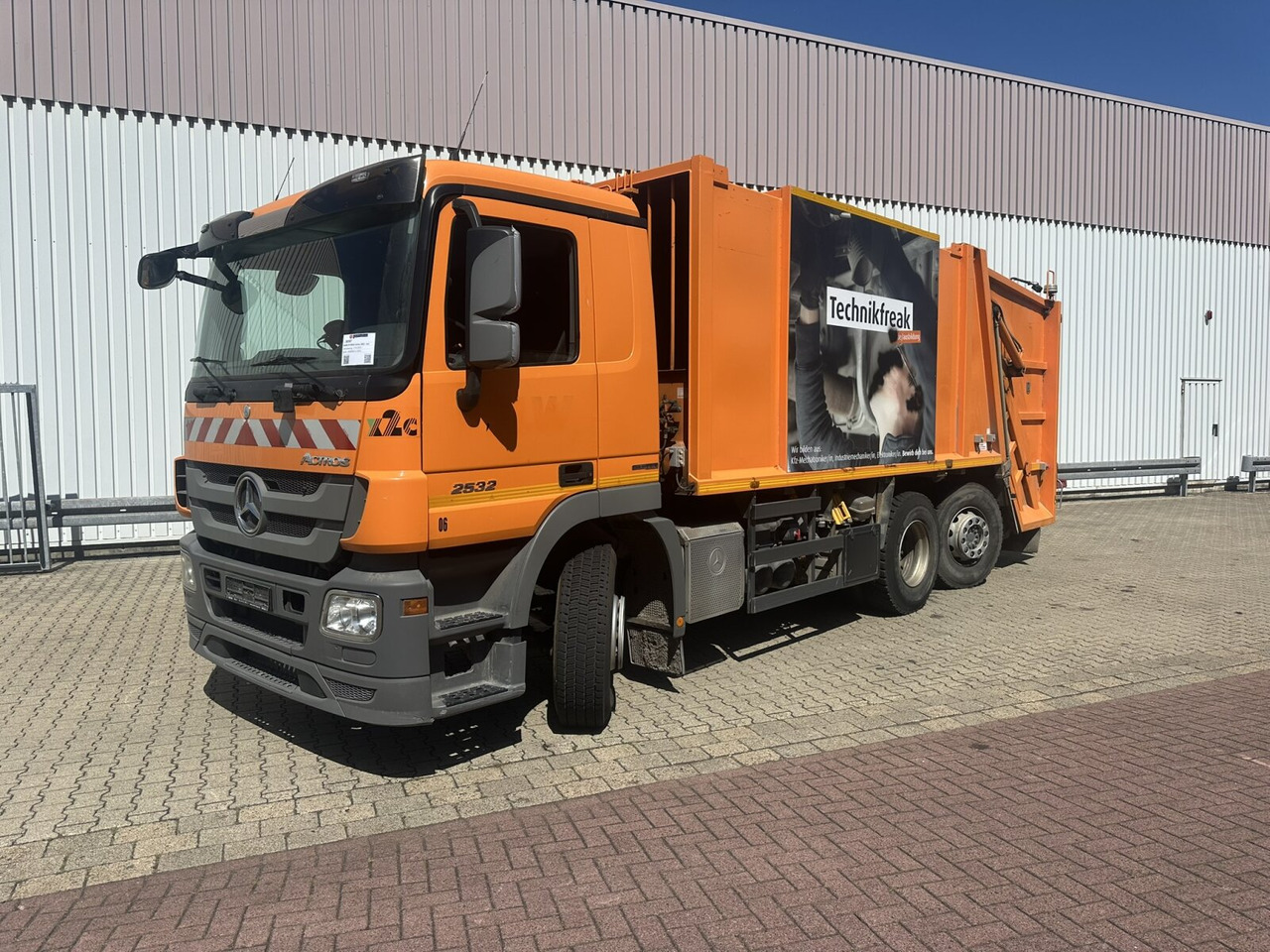 Mercedes-Benz Actros 2532 L 6x2 Actros 2532/41 L 6x2, EEV, Lenkachse, Haller X2C M21, Zöller-Schüttung - Vuilniswagen: afbeelding 1 Mercedes-Benz Actros 2532 L 6x2 Actros 2532/41 L 6x2, EEV, Lenkachse, Haller X2C M21, Zöller-Schüttung - Vuilniswagen: afbeelding 1
