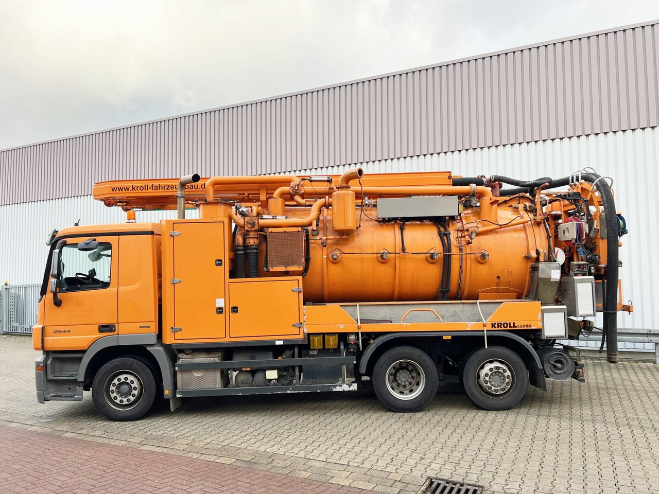 Mercedes-Benz Actros 2544 L 6x2 Actros 2544 L 6x2, Lenkachse, Kroll Saug-/Spülwagen ca. 12m³, Funk - Vacuümwagen: afbeelding 3 Mercedes-Benz Actros 2544 L 6x2 Actros 2544 L 6x2, Lenkachse, Kroll Saug-/Spülwagen ca. 12m³, Funk - Vacuümwagen: afbeelding 3