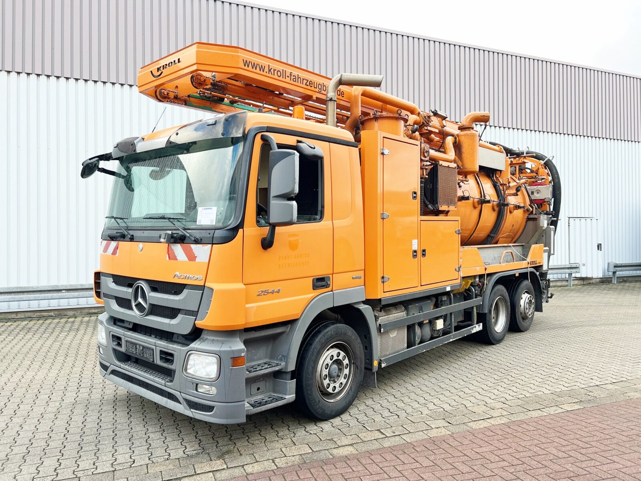 Mercedes-Benz Actros 2544 L 6x2 Actros 2544 L 6x2, Lenkachse, Kroll Saug-/Spülwagen ca. 12m³, Funk - Vacuümwagen: afbeelding 1 Mercedes-Benz Actros 2544 L 6x2 Actros 2544 L 6x2, Lenkachse, Kroll Saug-/Spülwagen ca. 12m³, Funk - Vacuümwagen: afbeelding 1