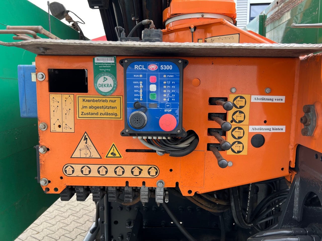 Mercedes-Benz Actros 2544 L 6x2 Actros 2544 L 6x2, Retarder, Lenkachse, Heckkran HMF 3000-K5 + Jip, Funk - Kraanwagen, Vrachtwagen met open laadbak: afbeelding 4 Mercedes-Benz Actros 2544 L 6x2 Actros 2544 L 6x2, Retarder, Lenkachse, Heckkran HMF 3000-K5 + Jip, Funk - Kraanwagen, Vrachtwagen met open laadbak: afbeelding 4