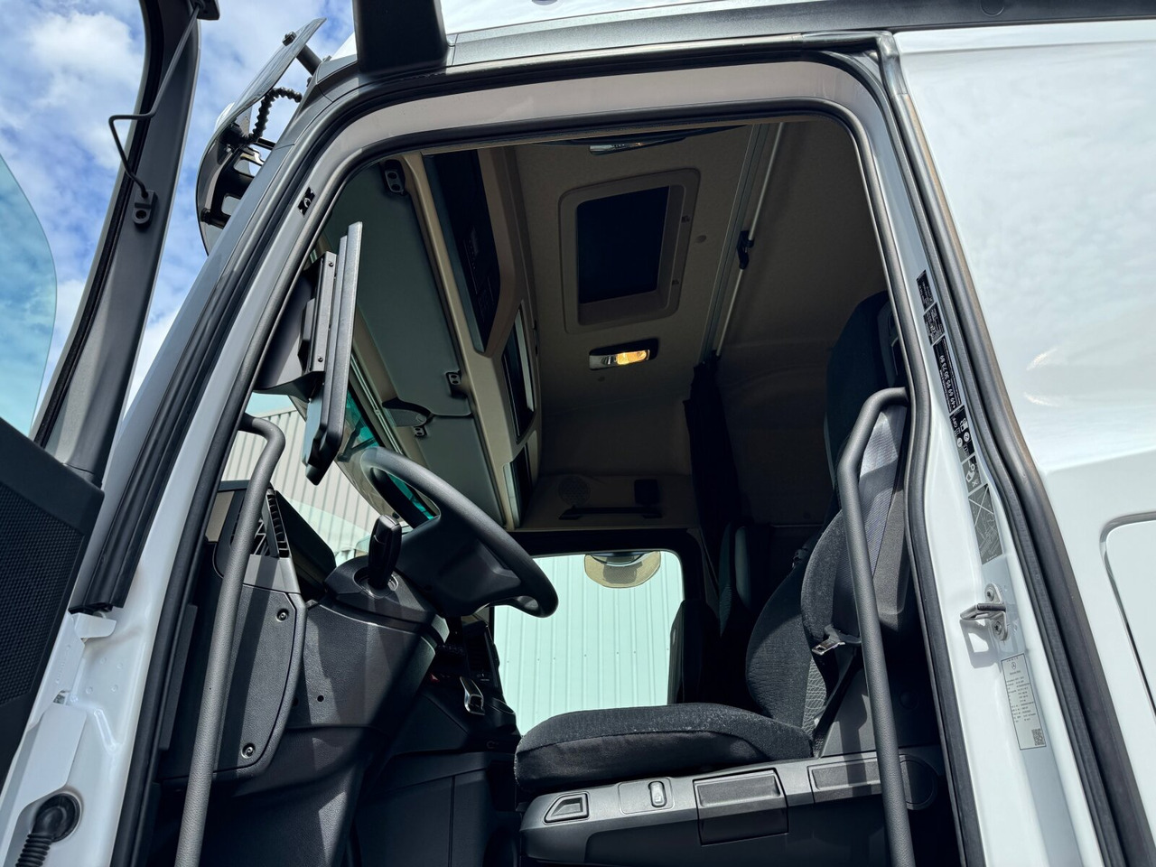 Mercedes-Benz Actros 2548 L 6x2 Actros 2548 L 6x2, Retarder, Lenk-/Liftachse, Navi, MirrorCam, MultimediaCockpit - Haakarmsysteem vrachtwagen: afbeelding 3 Mercedes-Benz Actros 2548 L 6x2 Actros 2548 L 6x2, Retarder, Lenk-/Liftachse, Navi, MirrorCam, MultimediaCockpit - Haakarmsysteem vrachtwagen: afbeelding 3