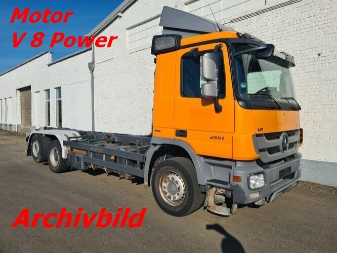 Mercedes-Benz Actros 2551 L 6x2 Actros 2551L/6x2, Lenk-Liftachse V 8 Motor - Chassis vrachtwagen: afbeelding 1 Mercedes-Benz Actros 2551 L 6x2 Actros 2551L/6x2, Lenk-Liftachse V 8 Motor - Chassis vrachtwagen: afbeelding 1