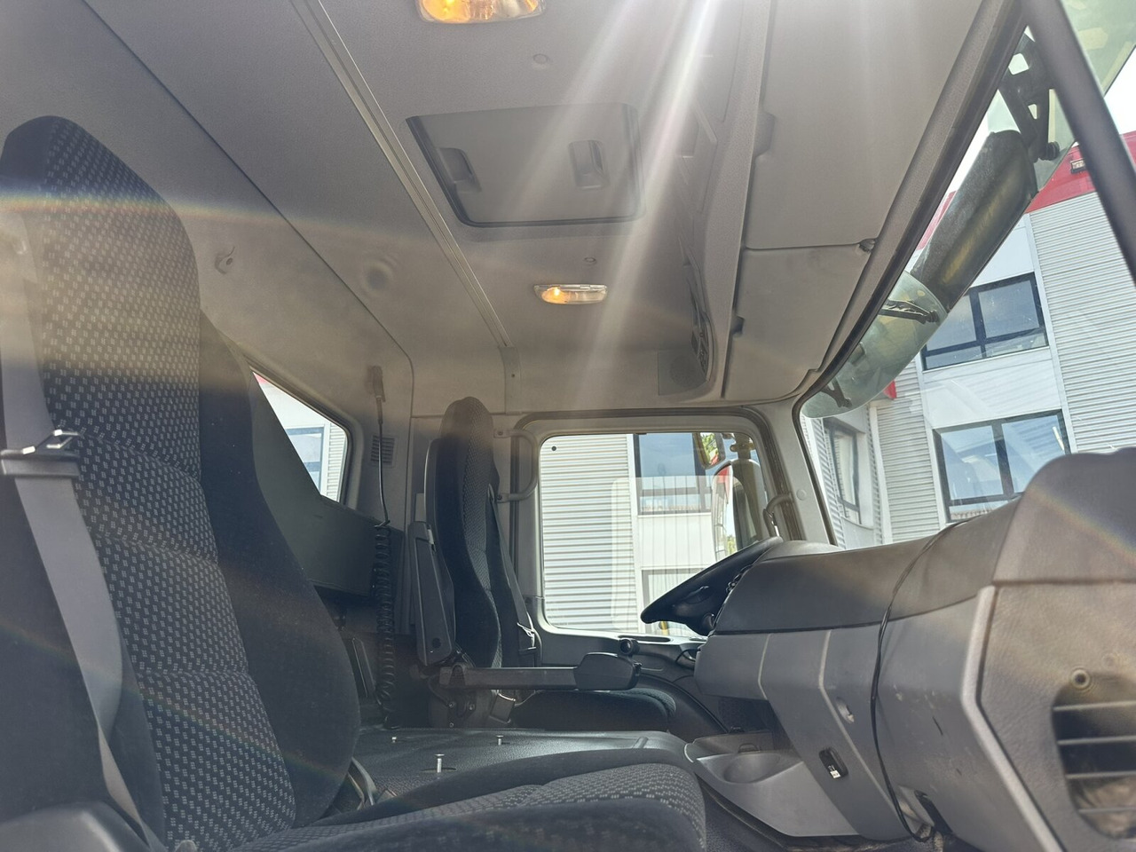Mercedes-Benz Actros 3348 AK 6x6 Actros 3348 AK 6x6, Bordmatik links - Kipper vrachtwagen: afbeelding 5 Mercedes-Benz Actros 3348 AK 6x6 Actros 3348 AK 6x6, Bordmatik links - Kipper vrachtwagen: afbeelding 5