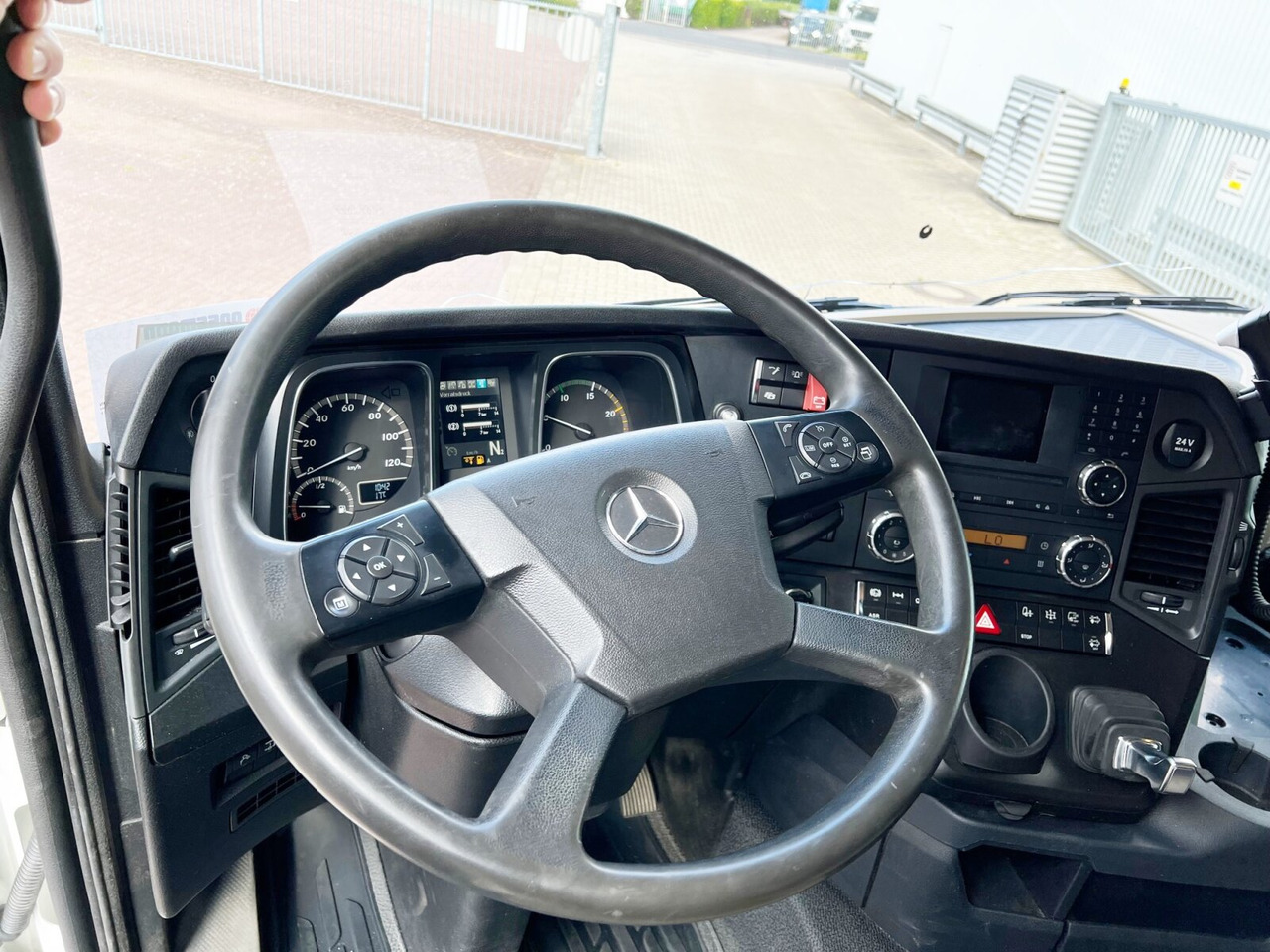 Mercedes-Benz Actros 3551 L 8x2/4 Actros 3551 L 8x2/4, Vorlauflenkachse, Doppelbereifte Nachlaufliftachse - Chassis vrachtwagen: afbeelding 3 Mercedes-Benz Actros 3551 L 8x2/4 Actros 3551 L 8x2/4, Vorlauflenkachse, Doppelbereifte Nachlaufliftachse - Chassis vrachtwagen: afbeelding 3