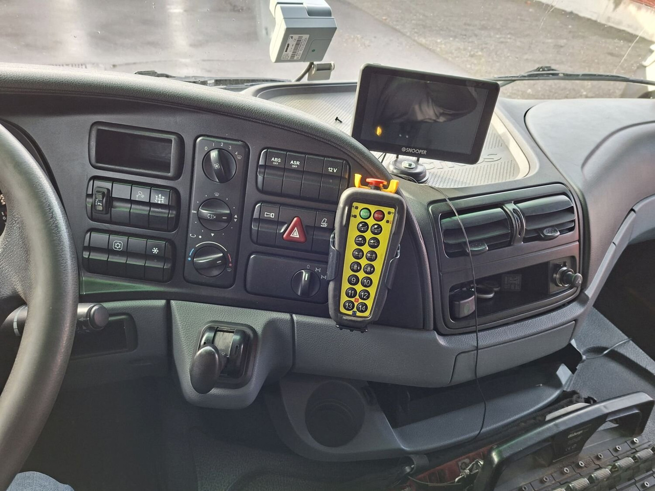 Mercedes-Benz Actros 4146 K 8x4/4 Actros 4146 K 8x4/4, Retarder, Kran Hiab XS 477 E-7 HiPro, Bj. 2010, Flyjib, Seilwinde, Funk - Haakarmsysteem vrachtwagen, Kraanwagen: afbeelding 5 Mercedes-Benz Actros 4146 K 8x4/4 Actros 4146 K 8x4/4, Retarder, Kran Hiab XS 477 E-7 HiPro, Bj. 2010, Flyjib, Seilwinde, Funk - Haakarmsysteem vrachtwagen, Kraanwagen: afbeelding 5