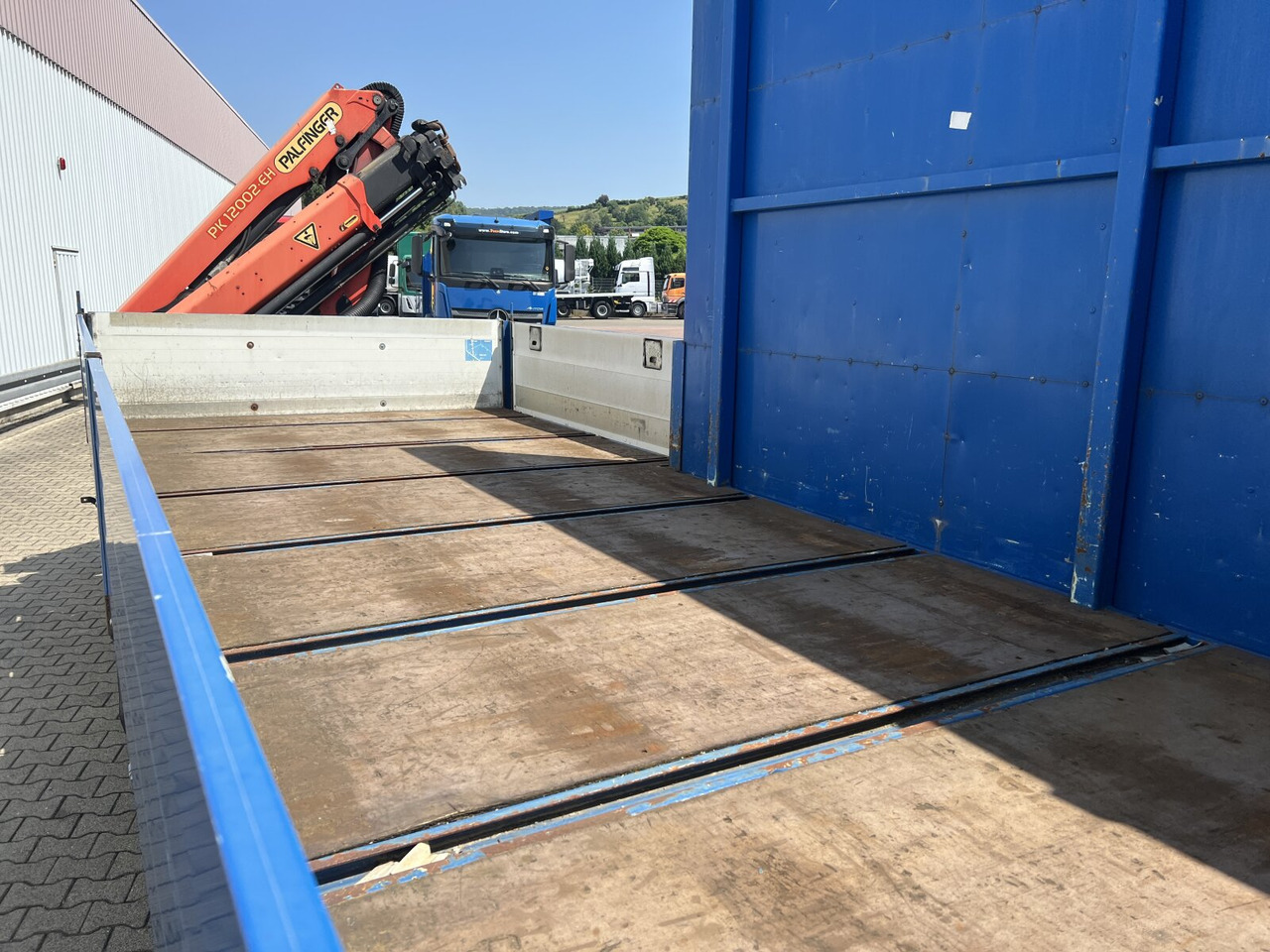 Mercedes-Benz Antos 1836 L 4x2 Antos 1836 L 4x2, Glastransporter, Heckkran Palfinger Pk 12002-EH, Funk - Kraanwagen: afbeelding 4 Mercedes-Benz Antos 1836 L 4x2 Antos 1836 L 4x2, Glastransporter, Heckkran Palfinger Pk 12002-EH, Funk - Kraanwagen: afbeelding 4