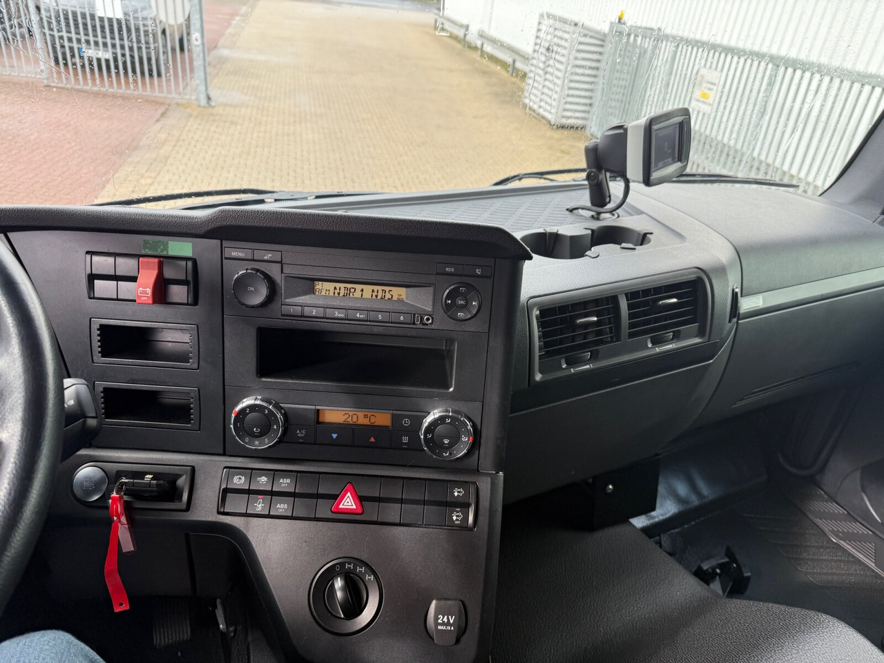 Mercedes-Benz Arocs 1827/30 A 4x4 Arocs 1827/30 A 4x4, Ex-! - Vrachtwagen met open laadbak: afbeelding 2 Mercedes-Benz Arocs 1827/30 A 4x4 Arocs 1827/30 A 4x4, Ex-! - Vrachtwagen met open laadbak: afbeelding 2