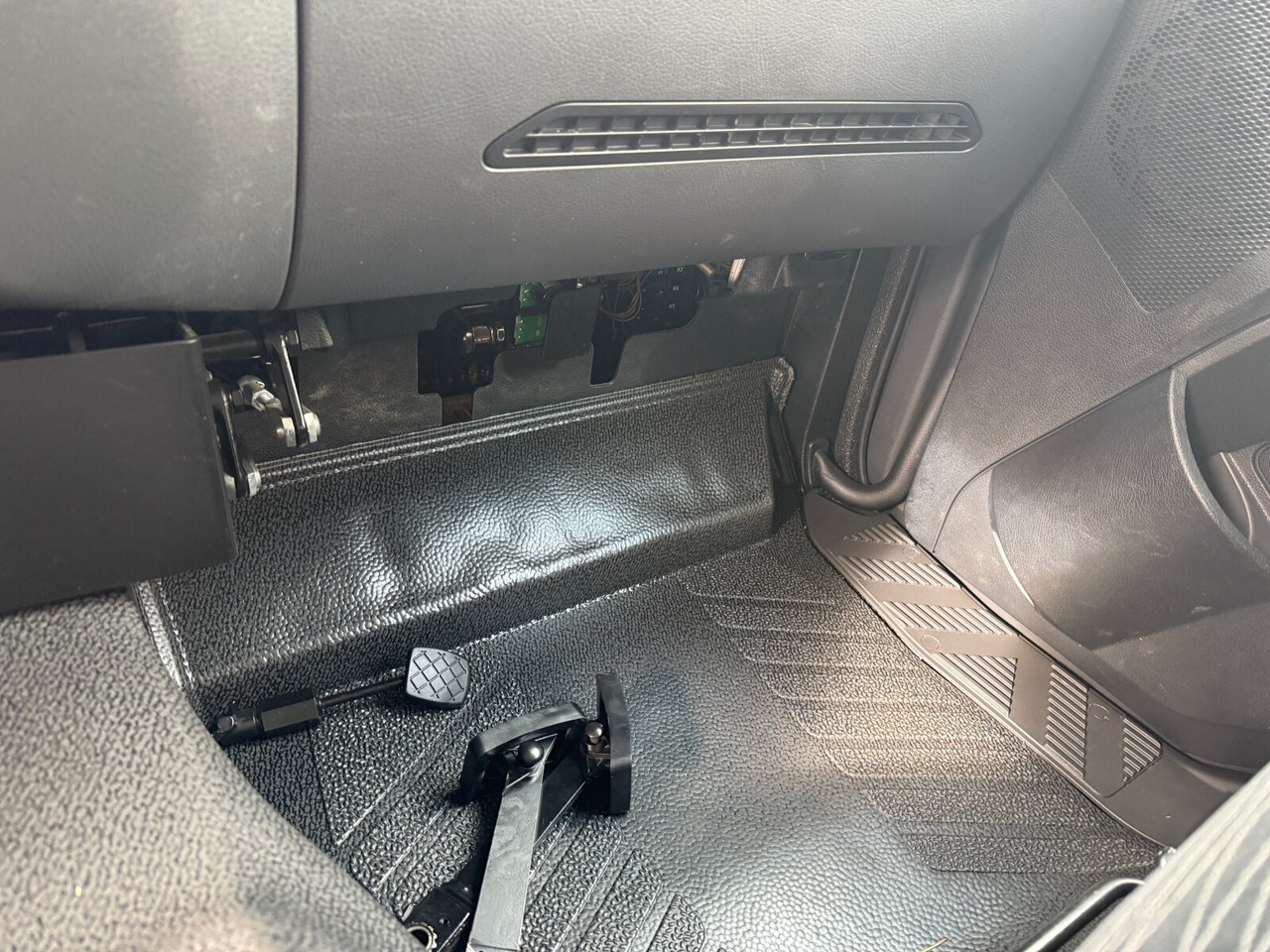 Mercedes-Benz Arocs 1827 A 4x4 Arocs 1827 A 4x4, Ex-! - Vrachtwagen met open laadbak: afbeelding 4 Mercedes-Benz Arocs 1827 A 4x4 Arocs 1827 A 4x4, Ex-! - Vrachtwagen met open laadbak: afbeelding 4