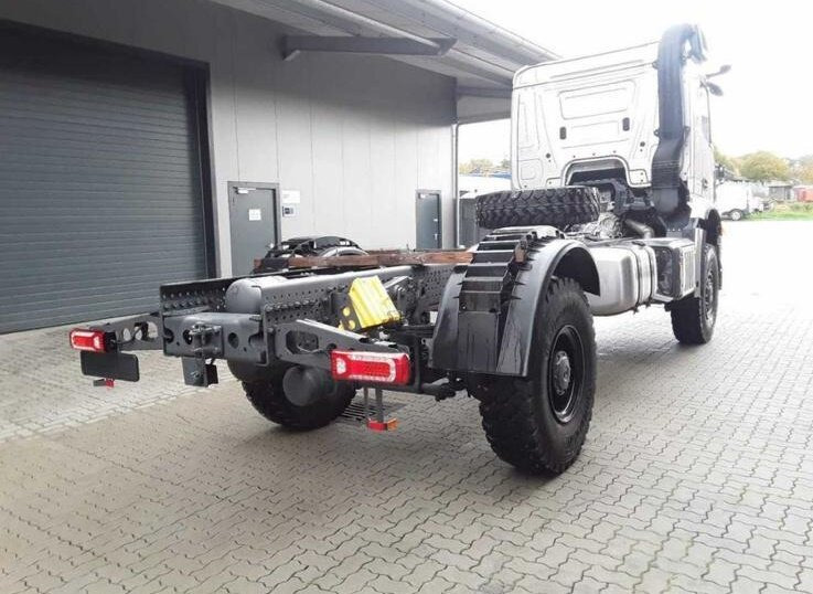 Mercedes-Benz Arocs 2053 A 4x4 Arocs 2053 A 4x4, Grounder, MirrorCam, Multimedia Cockpit, Navi - Chassis vrachtwagen: afbeelding 5 Mercedes-Benz Arocs 2053 A 4x4 Arocs 2053 A 4x4, Grounder, MirrorCam, Multimedia Cockpit, Navi - Chassis vrachtwagen: afbeelding 5