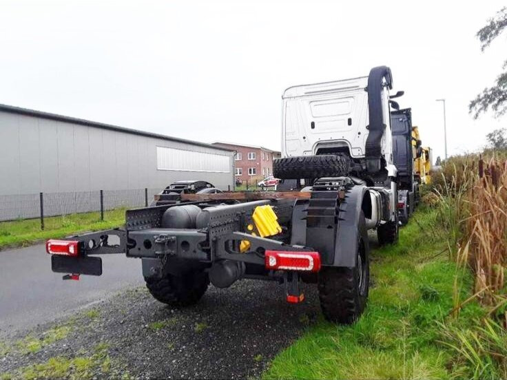 Mercedes-Benz Arocs 2053 A 4x4 Arocs 2053 A 4x4, Grounder, MirrorCam, Multimedia Cockpit, Navi - Chassis vrachtwagen: afbeelding 4 Mercedes-Benz Arocs 2053 A 4x4 Arocs 2053 A 4x4, Grounder, MirrorCam, Multimedia Cockpit, Navi - Chassis vrachtwagen: afbeelding 4
