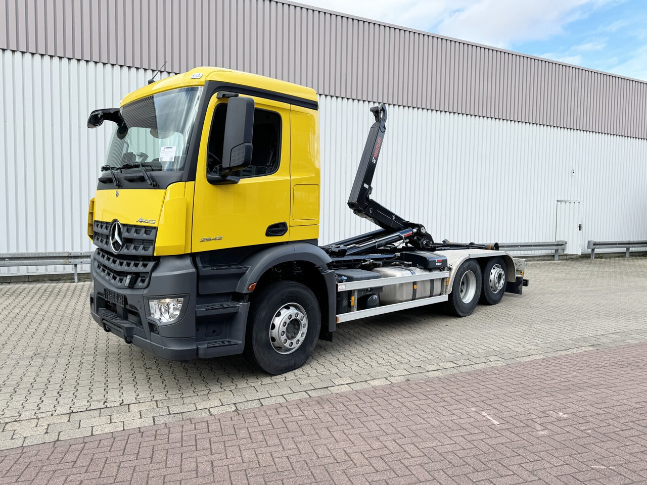 Mercedes-Benz Arocs 2642 L 6x2 Arocs 2642 L 6x2/42, Liftachse, Hiab 21S56 bis 6.5m Container - Haakarmsysteem vrachtwagen: afbeelding 1 Mercedes-Benz Arocs 2642 L 6x2 Arocs 2642 L 6x2/42, Liftachse, Hiab 21S56 bis 6.5m Container - Haakarmsysteem vrachtwagen: afbeelding 1