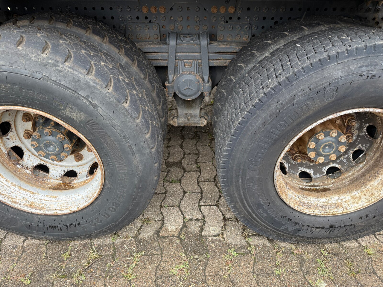 Mercedes-Benz Arocs 3243 K 8x4/4 Unfallschaden! Arocs 3243 K 8x4/4 Unfallschaden! - Kipper vrachtwagen: afbeelding 3 Mercedes-Benz Arocs 3243 K 8x4/4 Unfallschaden! Arocs 3243 K 8x4/4 Unfallschaden! - Kipper vrachtwagen: afbeelding 3