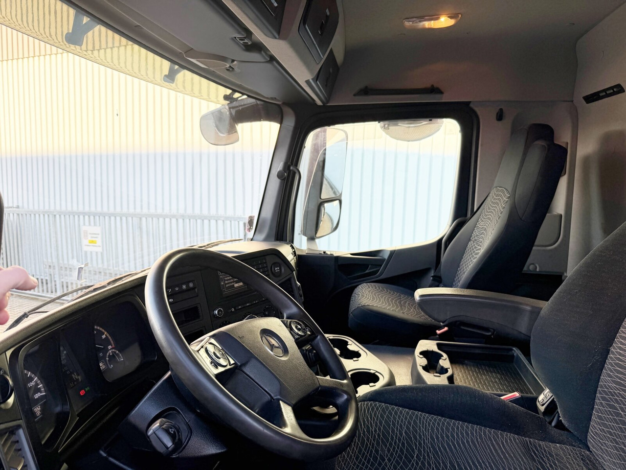 Mercedes-Benz Arocs 3351 AK 6x6 Arocs 3351 AK 6x6, Retarder, Grounder, Motorabtrieb, pneum. Heckklappenöffnung - Kipper vrachtwagen: afbeelding 4 Mercedes-Benz Arocs 3351 AK 6x6 Arocs 3351 AK 6x6, Retarder, Grounder, Motorabtrieb, pneum. Heckklappenöffnung - Kipper vrachtwagen: afbeelding 4