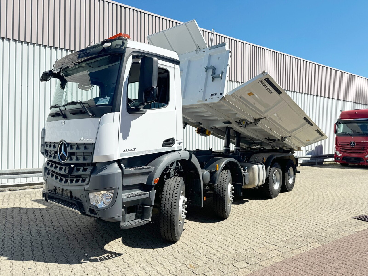 Mercedes-Benz Arocs 4142 K 8x4/4 Arocs 4142 K 8x4/4, Meiller Bordmatik links - Kipper vrachtwagen: afbeelding 1 Mercedes-Benz Arocs 4142 K 8x4/4 Arocs 4142 K 8x4/4, Meiller Bordmatik links - Kipper vrachtwagen: afbeelding 1