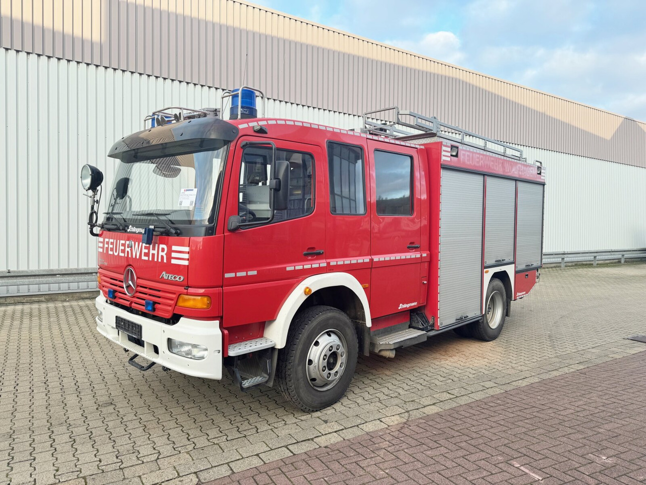 Mercedes-Benz Atego 1328 4x4, LF 16/12 Atego 1328 4x4, 8+1 Sitze, LF 16/12 - Ambulance: afbeelding 1 Mercedes-Benz Atego 1328 4x4, LF 16/12 Atego 1328 4x4, 8+1 Sitze, LF 16/12 - Ambulance: afbeelding 1