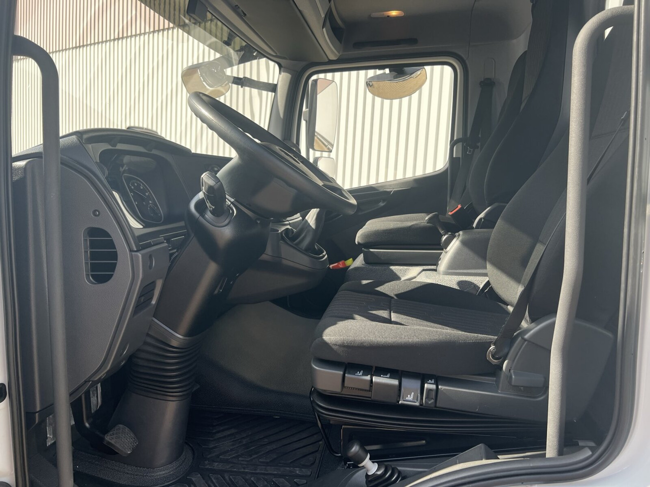 Mercedes-Benz Atego 818 K 4x2 Atego 818 K 4x2, 2x AHK, Meiller-Kipper, mehrfach Vorhanden! - Kipper vrachtwagen: afbeelding 4 Mercedes-Benz Atego 818 K 4x2 Atego 818 K 4x2, 2x AHK, Meiller-Kipper, mehrfach Vorhanden! - Kipper vrachtwagen: afbeelding 4