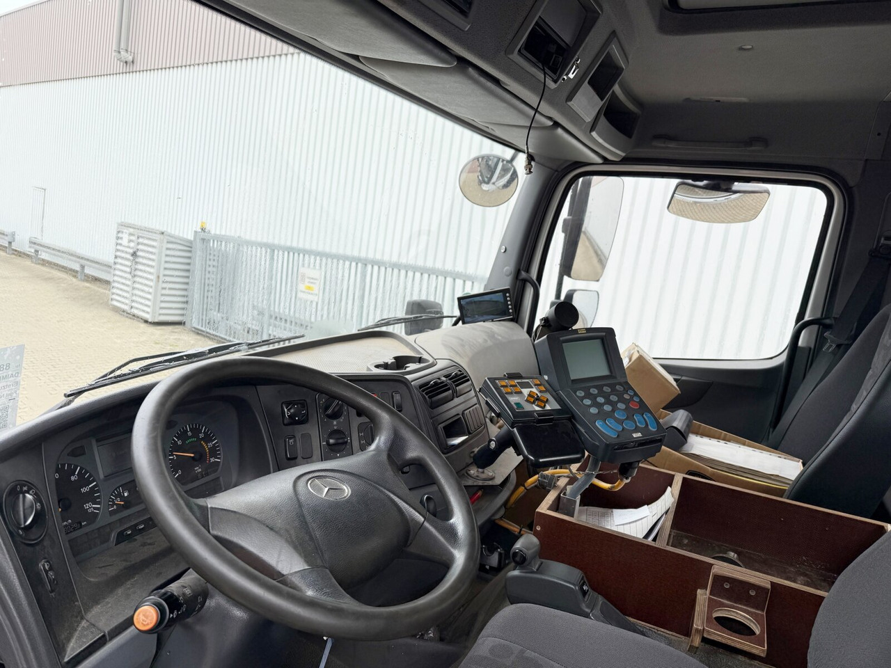 Mercedes-Benz Axor 1824 AK 4x4 Axor 1824 AK 4x4, Tele-Absetzer, Winterdienstausstattung - Portaalarmsysteem vrachtwagen: afbeelding 4 Mercedes-Benz Axor 1824 AK 4x4 Axor 1824 AK 4x4, Tele-Absetzer, Winterdienstausstattung - Portaalarmsysteem vrachtwagen: afbeelding 4