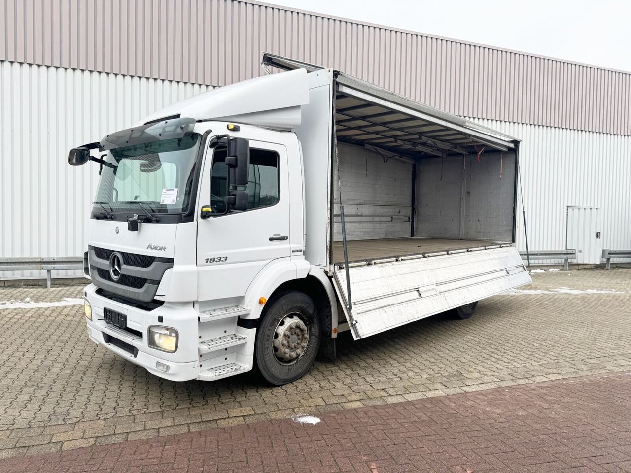 Mercedes-Benz Axor 1833 L 4x2 Axor 1833 L 4x2, Getränkekoffer - Bakwagen: afbeelding 1 Mercedes-Benz Axor 1833 L 4x2 Axor 1833 L 4x2, Getränkekoffer - Bakwagen: afbeelding 1