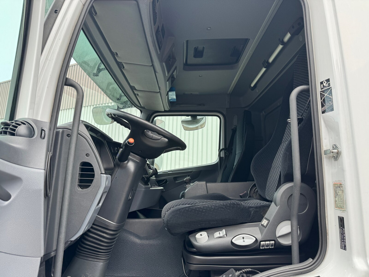 Mercedes-Benz Axor 1833 L 4x2 Axor 1833 L 4x2, Getränkekoffer - Bakwagen: afbeelding 2 Mercedes-Benz Axor 1833 L 4x2 Axor 1833 L 4x2, Getränkekoffer - Bakwagen: afbeelding 2