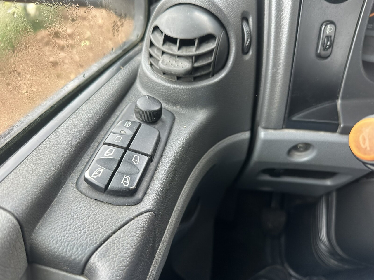 Mercedes-Benz Axor 2629 K 6x4 Axor 2629 K 6x4, PTO, Steel, Manual, 6-Zylinder - Chassis vrachtwagen: afbeelding 5 Mercedes-Benz Axor 2629 K 6x4 Axor 2629 K 6x4, PTO, Steel, Manual, 6-Zylinder - Chassis vrachtwagen: afbeelding 5