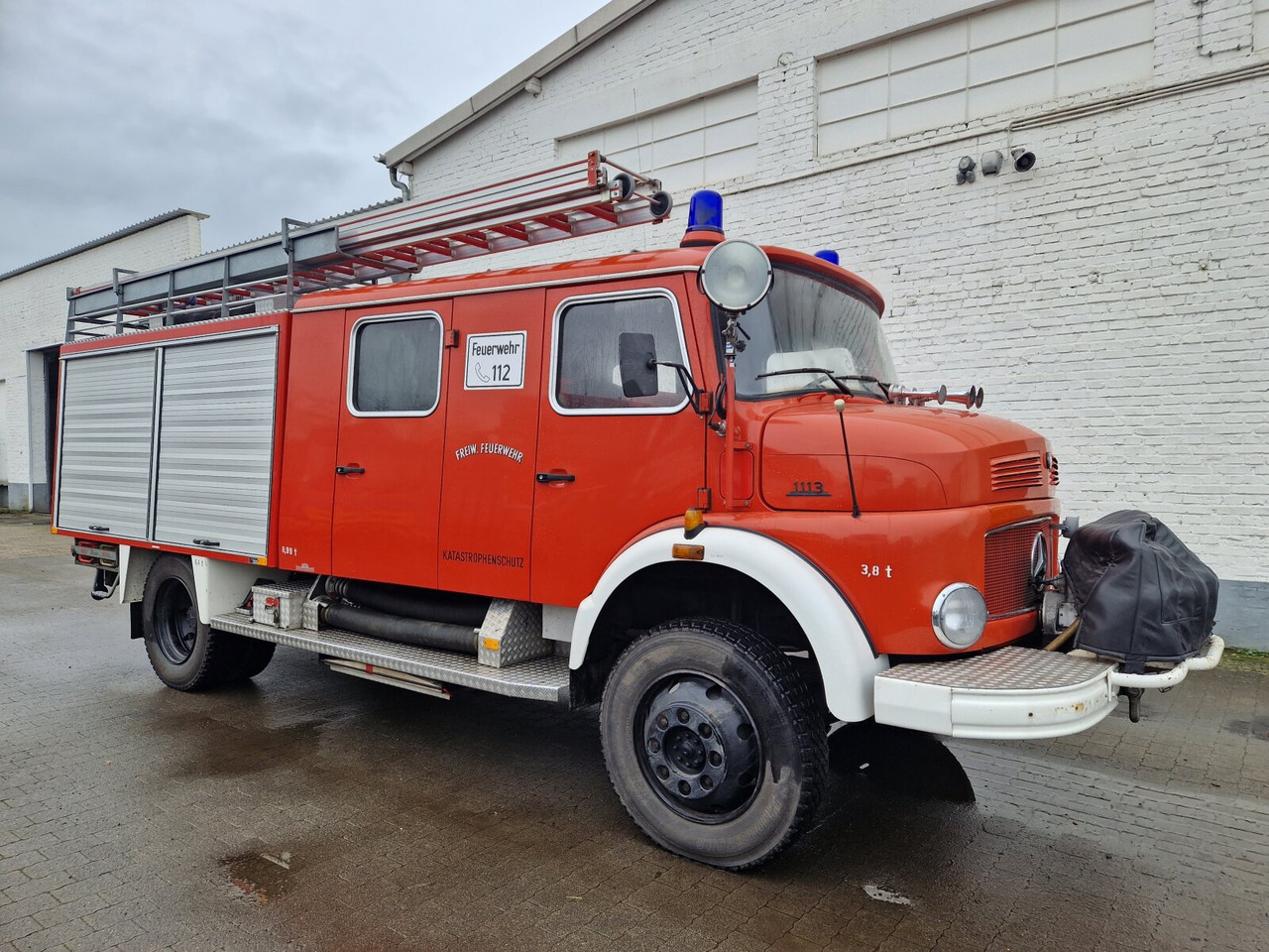 Mercedes-Benz LAF 1113 B 4x4 Doka LAF 1113 B 4x4 Doka, LF 16 TS - Ambulance: afbeelding 1 Mercedes-Benz LAF 1113 B 4x4 Doka LAF 1113 B 4x4 Doka, LF 16 TS - Ambulance: afbeelding 1