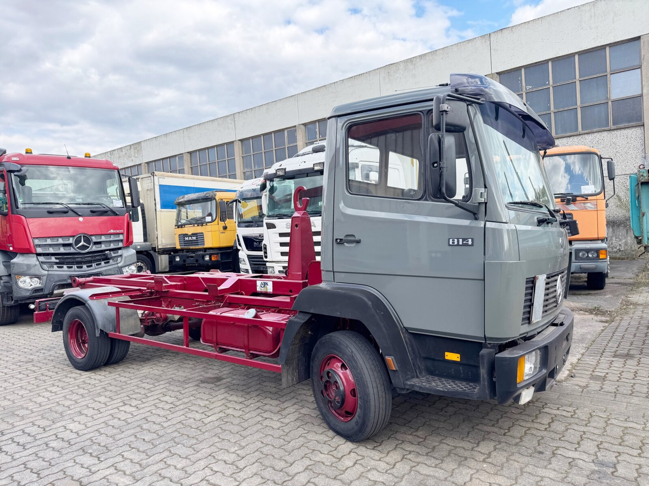Mercedes-Benz LK 814 4x2 LK 814 4x2, 6-Zylinder, City-Abroller - Haakarmsysteem vrachtwagen: afbeelding 1 Mercedes-Benz LK 814 4x2 LK 814 4x2, 6-Zylinder, City-Abroller - Haakarmsysteem vrachtwagen: afbeelding 1